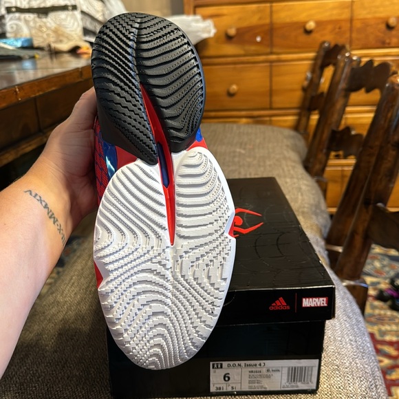 DON Issue 4J Spider-Man Size 6 NIB - Picture 4 of 8